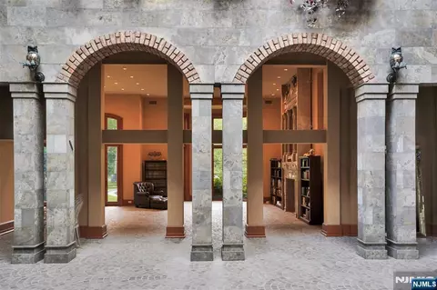 Entry Way - 1500 River Rd, Teaneck, NJ 07666 photo 2 of 3