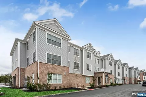 5307 Rio Vista Ln, Northvale, NJ 07647