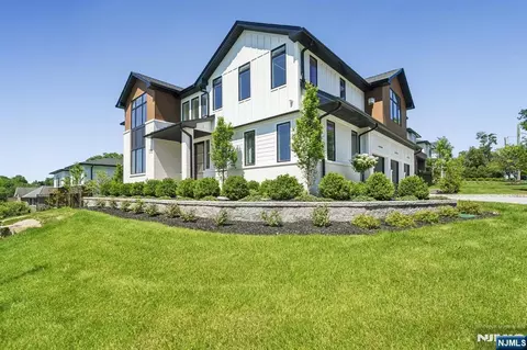 316 Bolz St, Englewood Cliffs, NJ 07632