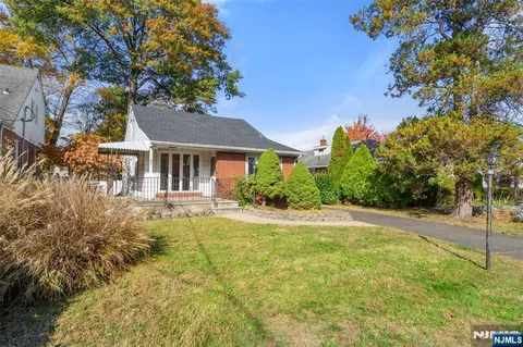 811 Summit Ave, Hackensack, NJ 07601 photo 1