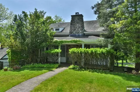 584 W Saddle River Rd, Saddle River, NJ 07458