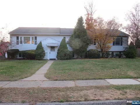 37 Atwood Pl, Wayne, NJ 07470