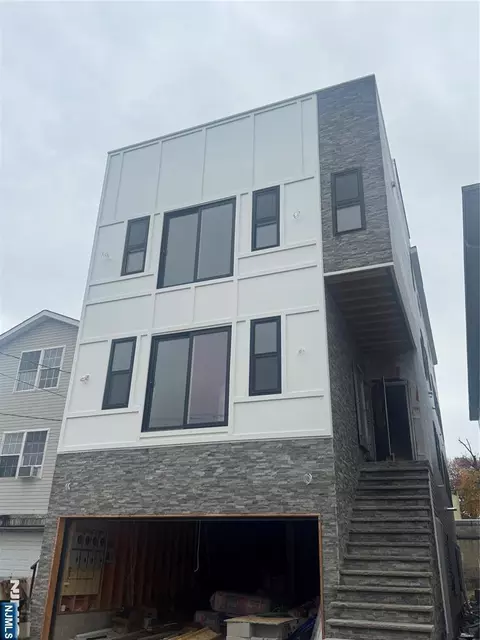 414 10th St, Newark, NJ 07103