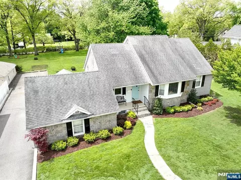 7 Madison Hts, Wyckoff, NJ 07481