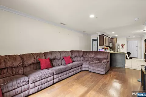 1625 Paterson Plank Rd #9, Secaucus, NJ 07094