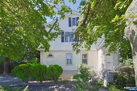 1585 Bergen Blvd, Leonia, NJ 07605