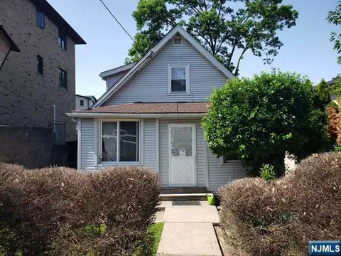 236 E Palisades Blvd, Palisades Park, NJ 07650