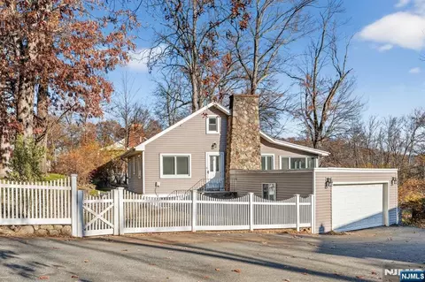 83 Lakeview Ave, Ringwood, NJ 07456