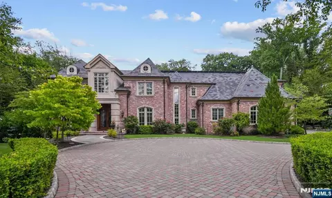 29 N Church Rd, Saddle River, NJ 07458