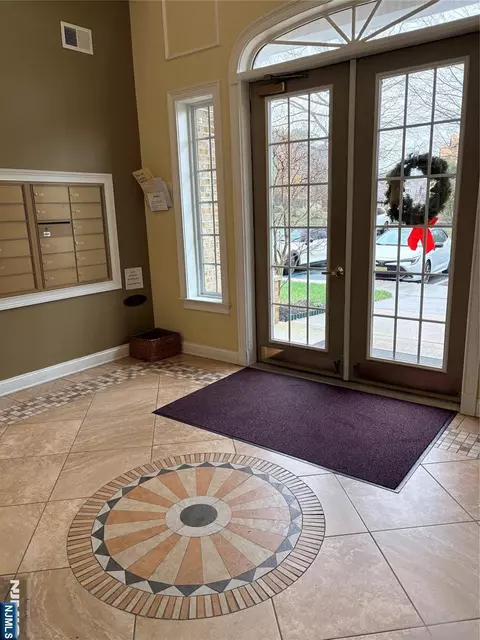 217 Sophee Ln, Lakewood, NJ 08701