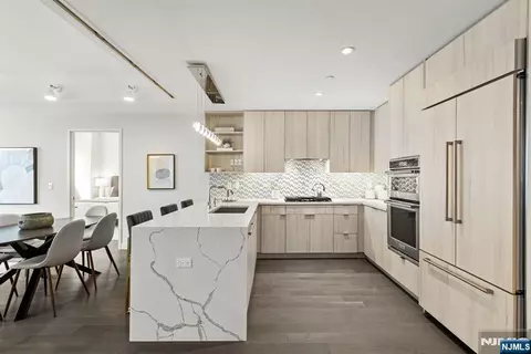 800 Ave At Port Imperial #317, Weehawken, NJ 07086