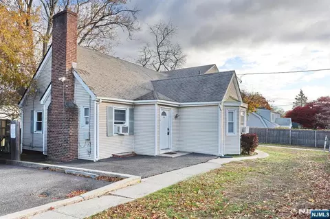 325 New Bridge Rd, Bergenfield, NJ 07621