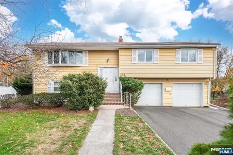 134 Andover Dr, Wayne, NJ 07470 photo 1