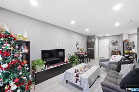 120 32nd St #2N, Union City, NJ 07087