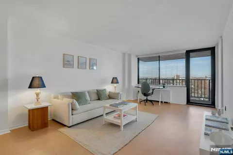 380 Mountain #701, Union City, NJ 07087