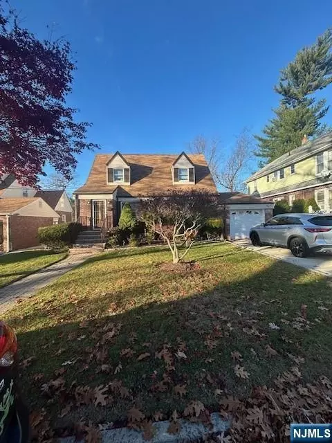 55 Hamilton Rd, Teaneck, NJ 07666