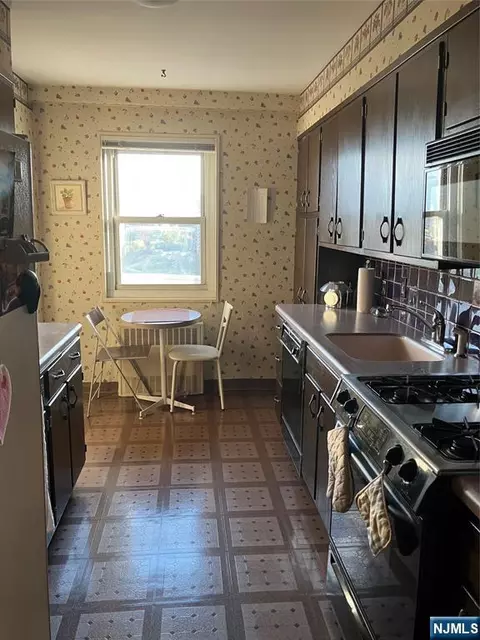 Kitchen - 280 Prospect Ave #11H, Hackensack, NJ 07601 photo 1 of 4