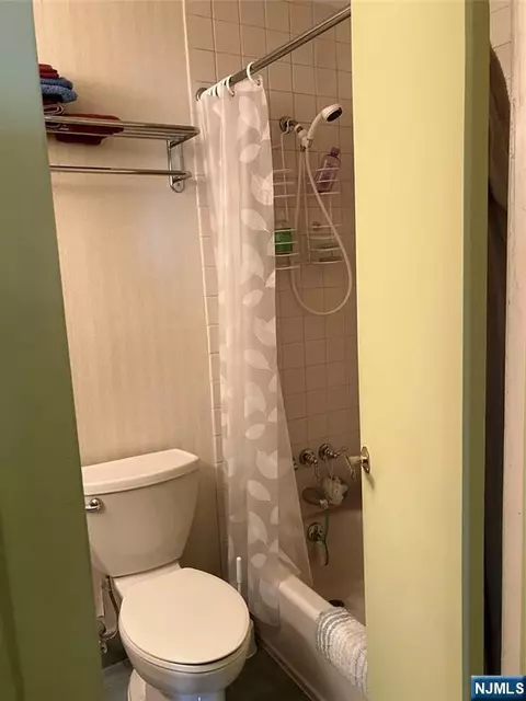 Bath - 280 Prospect Ave #11H, Hackensack, NJ 07601 photo 2 of 2