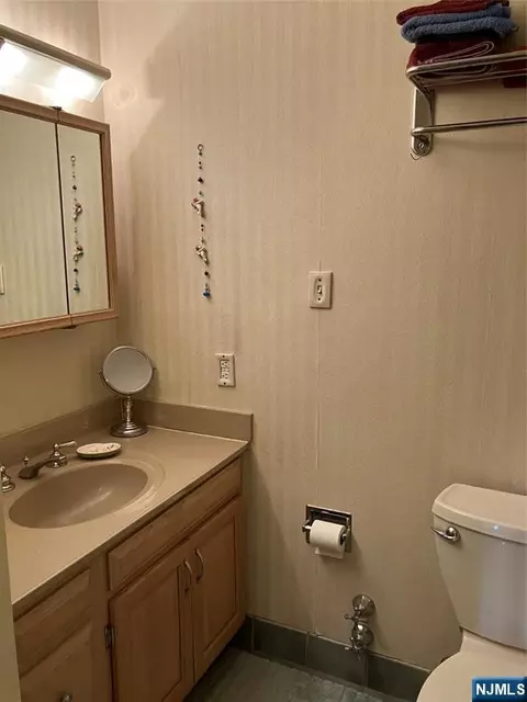 Bath - 280 Prospect Ave #11H, Hackensack, NJ 07601 photo 1 of 2