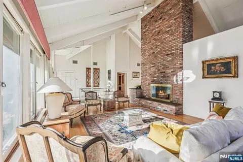 873 Olentangy Rd, Franklin Lakes, NJ 07417