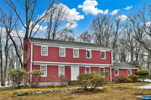 40 Hering Rd, Montvale, NJ 07645
