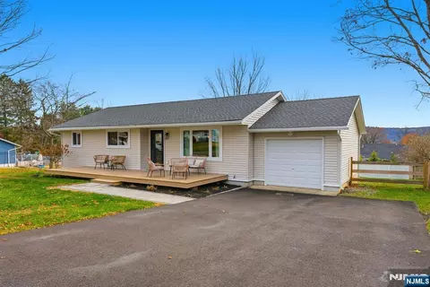 102 Sunnyview Ave, Hackettstown, NJ 07840 photo 1