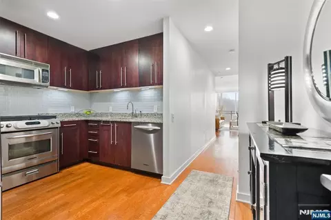 1017 Hudson Park #1017, Edgewater, NJ 07020