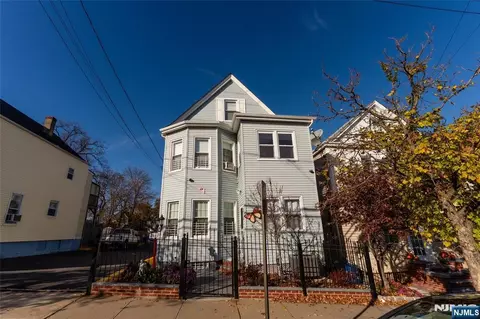 284 Summer St, Passaic, NJ 07055
