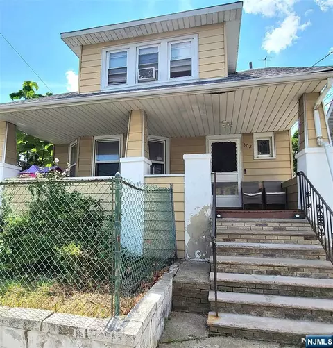 300-302 19th Ave, Paterson, NJ 07504