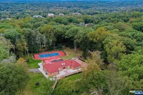 91 Chestnut Ridge Rd, Saddle River, NJ 07458