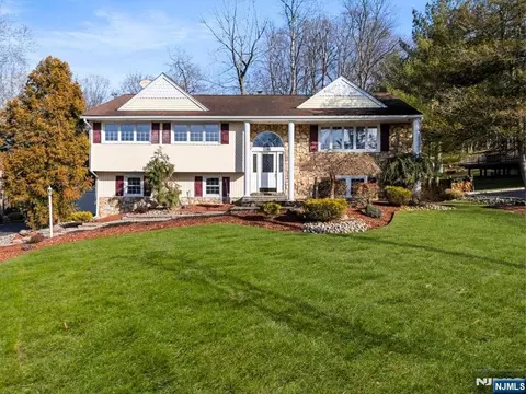 16 Gressinger Rd, Wayne, NJ 07470