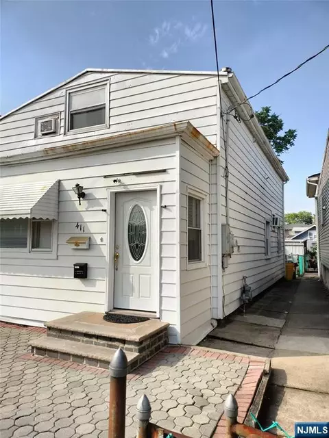 411 Sheridan Pl, Fairview, NJ 07022