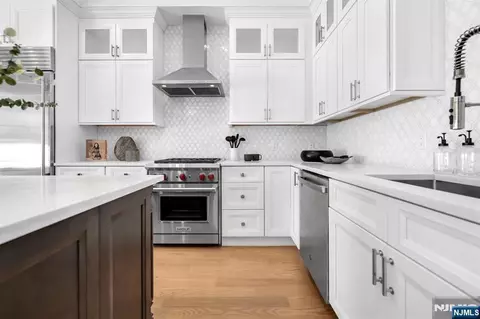 16 Gabriel Ct #20, Paramus, NJ 07652