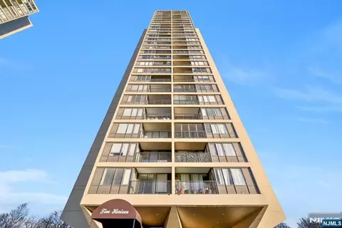 5 Horizon Rd #2909, Fort Lee, NJ 07024