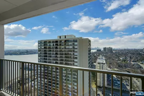 6 Horizon Rd #2602, Fort Lee, NJ 07024