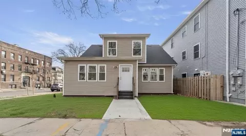 392 Clinton Pl, Newark, NJ 07112