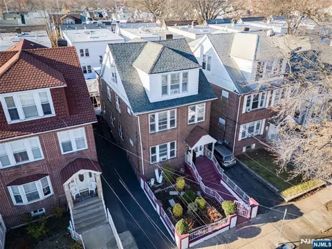 386 11th St, Newark, NJ 07107