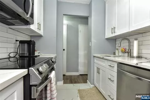 Entry Way - 307 Prospect Ave #4B, Hackensack, NJ 07601 photo 2 of 3