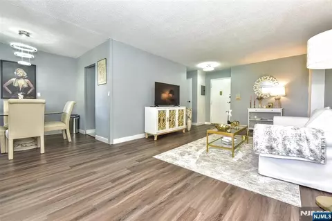 Living - 307 Prospect Ave #4B, Hackensack, NJ 07601 photo 4 of 4