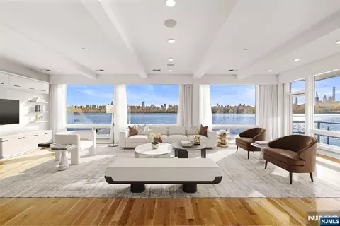 9 Somerset Ln #222, Edgewater, NJ 07020