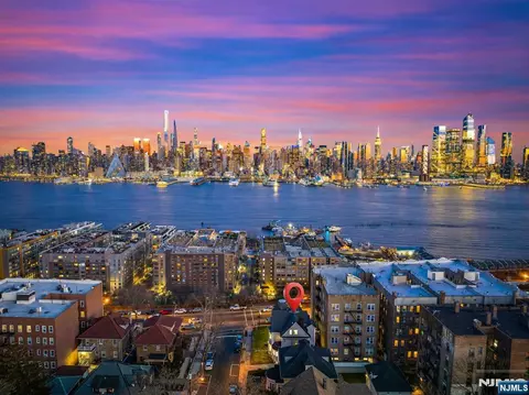 859 Boulevard E, Weehawken, NJ 07086