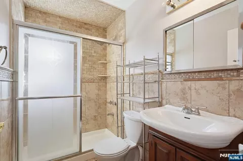Bath - 28 Knox Ter, Wayne, NJ 07470 photo 1 of 1