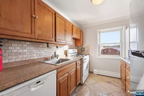 Kitchen - 28 Knox Ter, Wayne, NJ 07470 photo 2 of 2