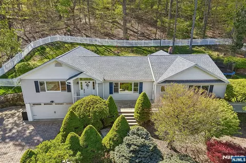 63 Danebury Downs, Saddle River, NJ 07458