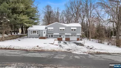 231 Hudson Ave, Norwood, NJ 07648