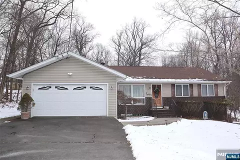 97 Squaw Brook Rd, North Haledon, NJ 07508