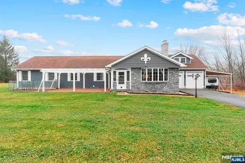 18 Old Wolfe Rd, Budd Lake, NJ 07828