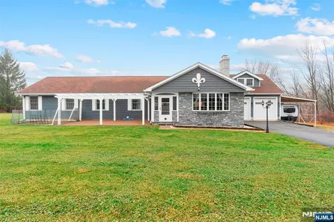 18 Old Wolfe Rd, Budd Lake, NJ 07828