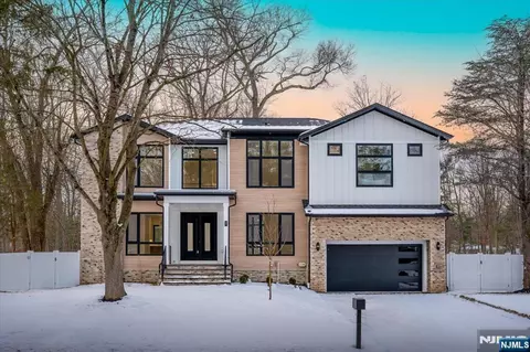 83 Falcon Rd, Livingston, NJ 07039