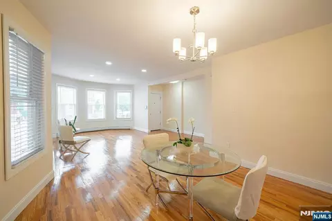 162 Glenwood Ave, Jersey City, NJ 07306